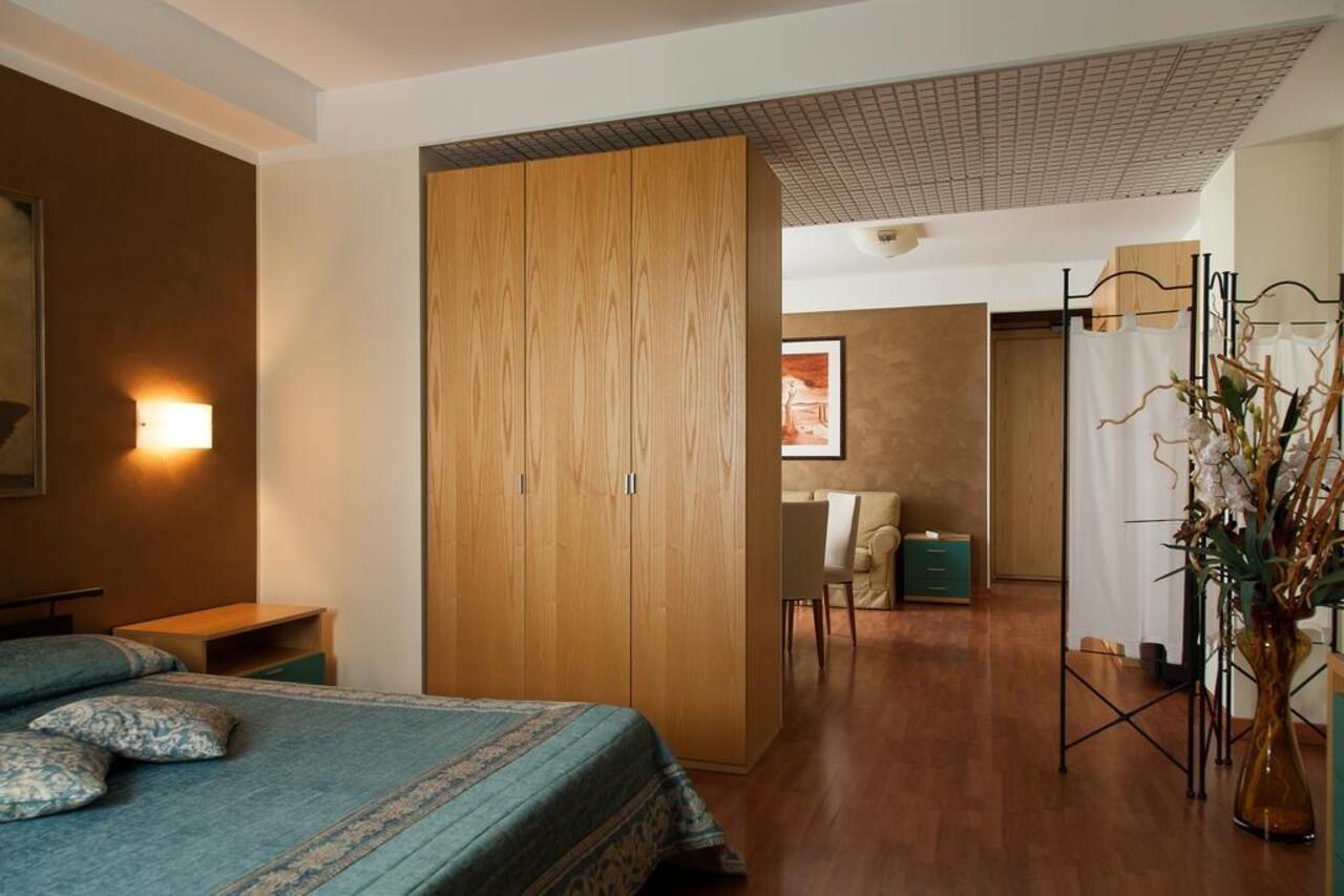 Best Western Hotel Leonardo Da Vinci Erba Buitenkant foto