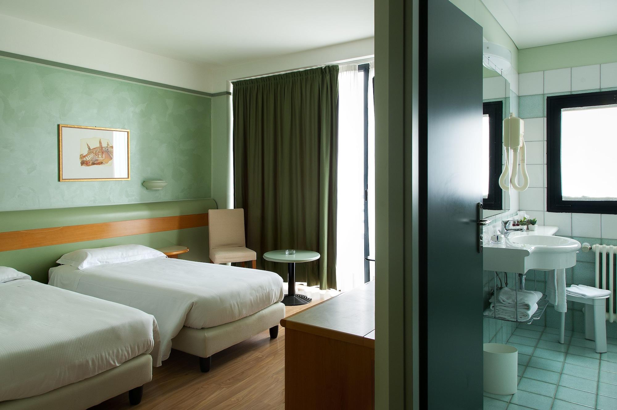 Best Western Hotel Leonardo Da Vinci Erba Buitenkant foto