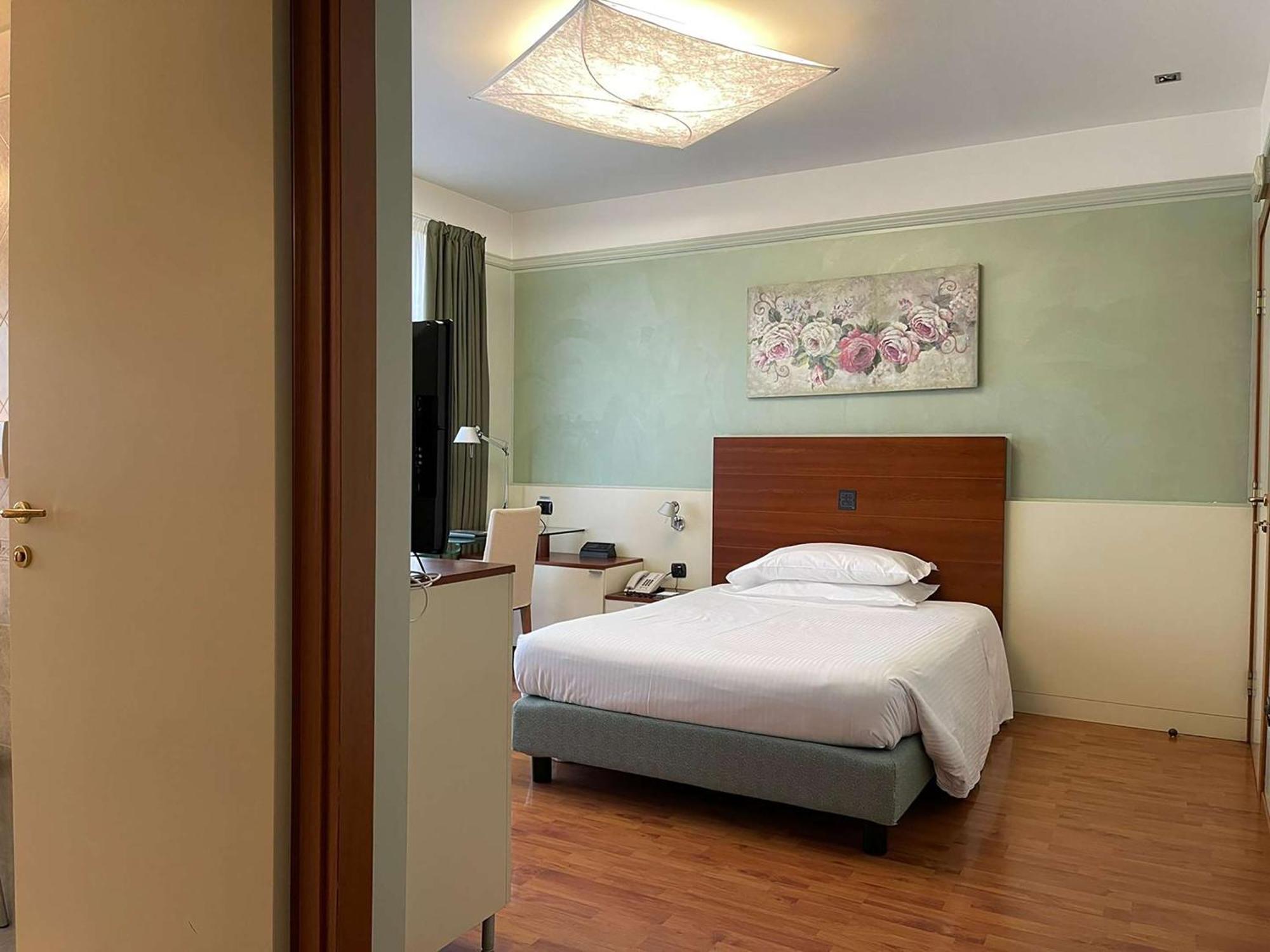 Best Western Hotel Leonardo Da Vinci Erba Buitenkant foto