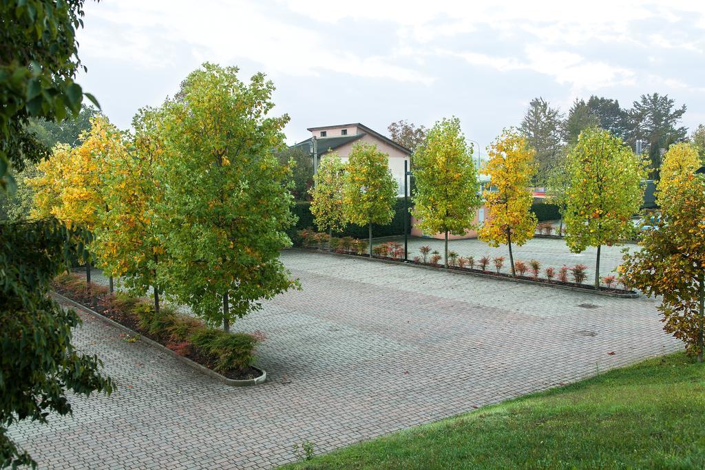 Best Western Hotel Leonardo Da Vinci Erba Buitenkant foto