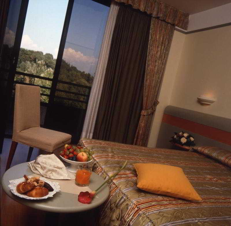 Best Western Hotel Leonardo Da Vinci Erba Buitenkant foto